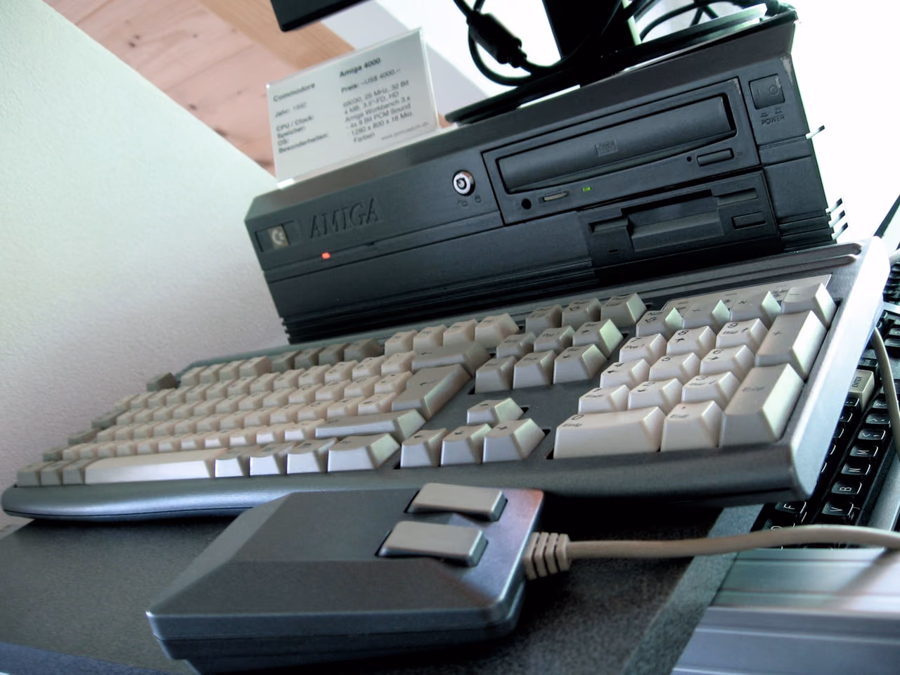 A gray Commodore Amiga 4000 desktop computer with its keyboard and two-button mouse, photographed from the front.